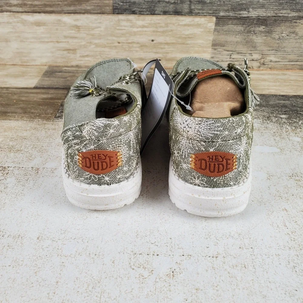 Hey Dude Funk Embroidered Floral Shoes Womens Sz 7 Comfort Olive Stretch Lace